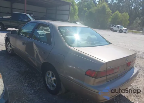 1999 Toyota Camry Le from USA, damaged, VIN 4T1BG22K5XU488052